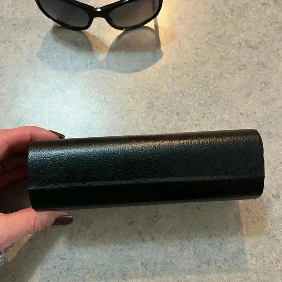 Authentic BURBERRY SUNGLASSES Burberry Black Cat Eye Sunglasses and hard case - Picture 6 of 10